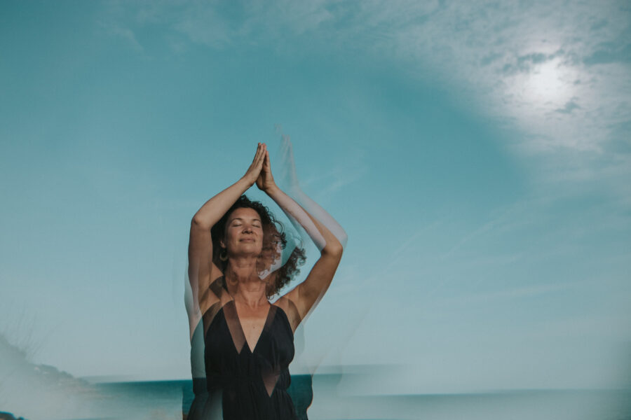 Tara Walsh, experta en yoga de la voz