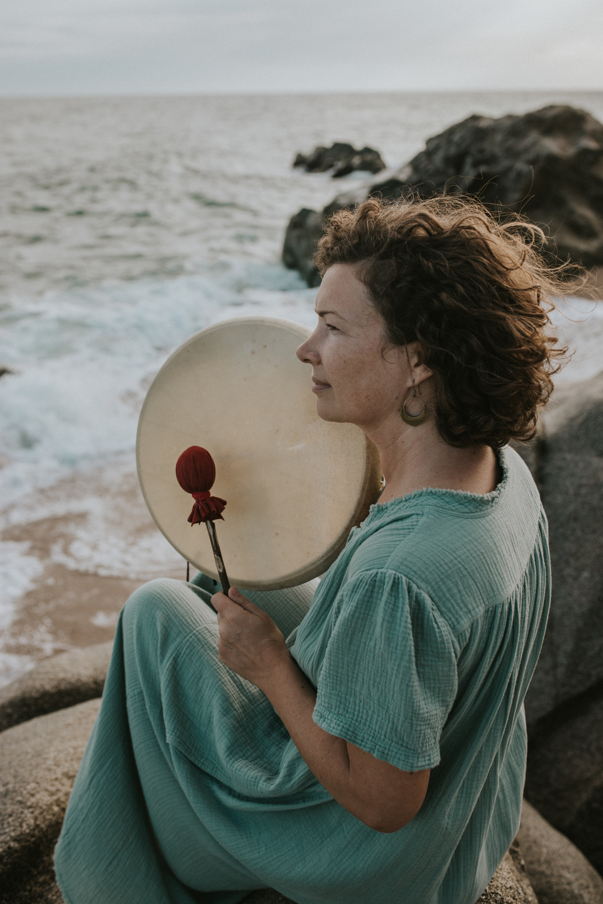 Tara Walsh es experta en yoga de la voz